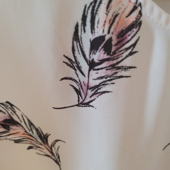 White top with multi color decor - Picture 1 of 5